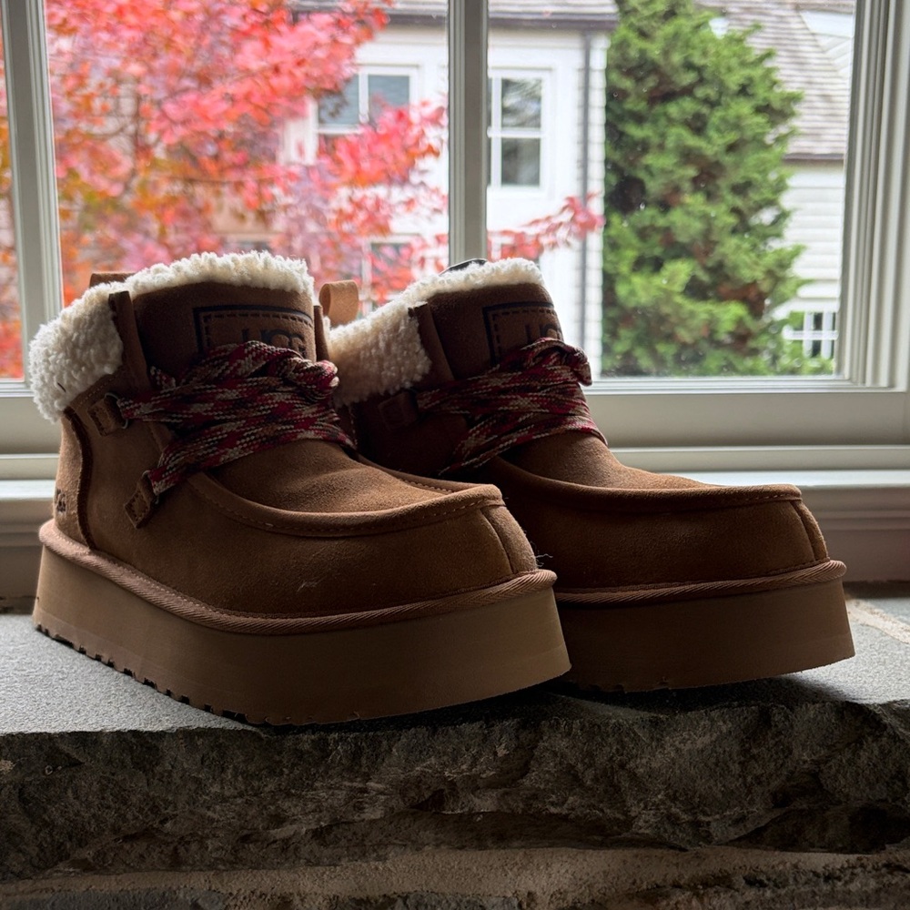 UGG Brown Winter Boots with Cream Fur Lining